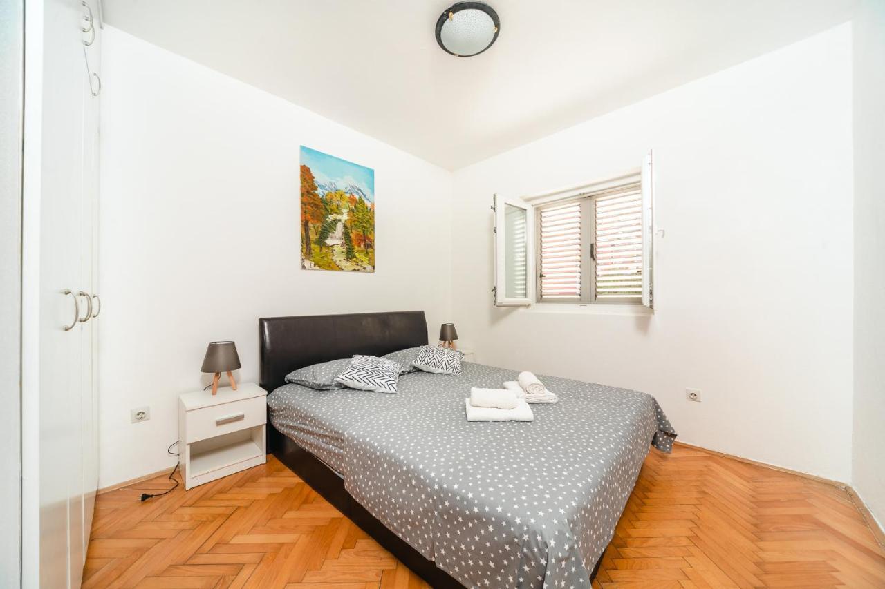 Apartment Matea Kotor Exteriör bild